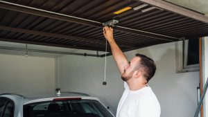 How Do Emergency Garage Door Services Work?